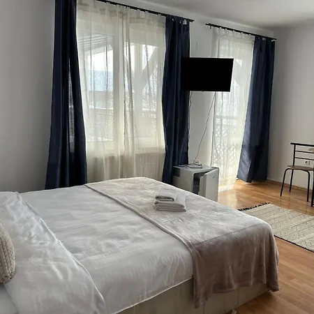 Ambra Room's Guest house *